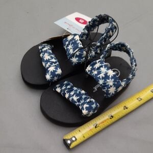 Cat & Jack Navy Floral Kids Sandals - New With Tags - Size 5